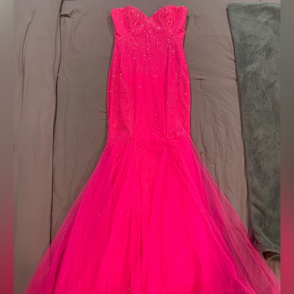 La Femme hot pink prom dress size 6 - Picture 7 of 7